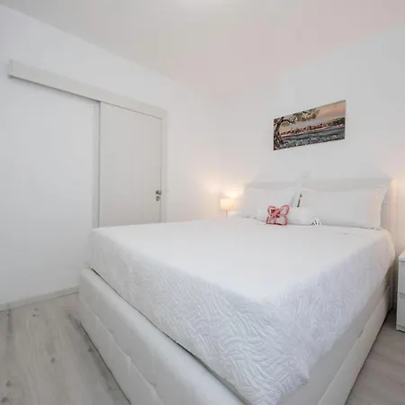 Beautiful In Rab Barbat With Wifi Apartment