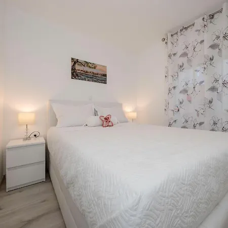 Beautiful In Rab Barbat With Wifi Apartment Barbat na Rabu